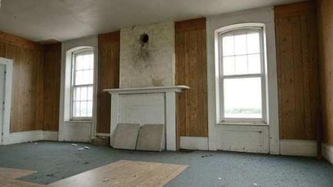 May 2012 - Central-Elgin-Farmhouse16.jpg