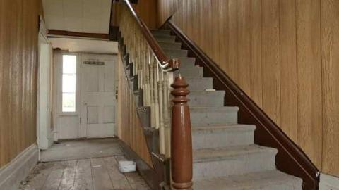 May 2012 - Central-Elgin-Farmhouse18.jpg