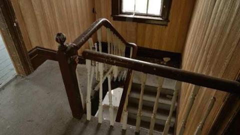 May 2012 - Central-Elgin-Farmhouse19.jpg