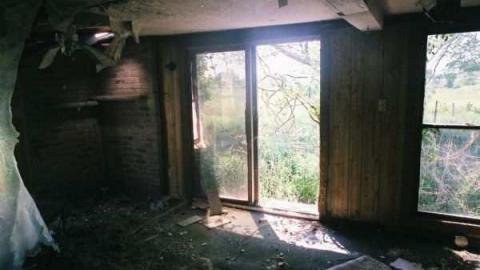 Cemetery house photo 2