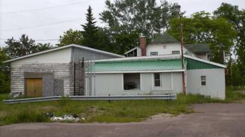 06/01/12 - Abandoned-Gas-Station-Cobden4.jpg