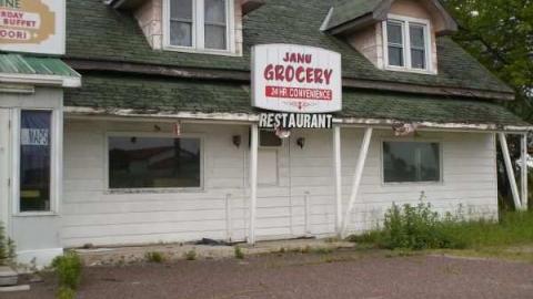 06/01/12 - Abandoned-Gas-Station-Cobden5.jpg