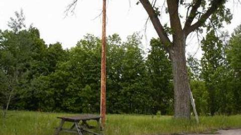 06/01/12 - Abandoned-Gas-Station-Cobden6.jpg