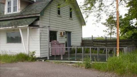 06/01/12 - Abandoned-Gas-Station-Cobden7.jpg