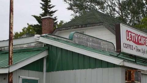 06/01/12 - Abandoned-Gas-Station-Cobden9.jpg