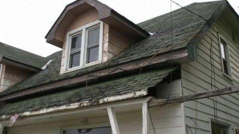 06/01/12 - Abandoned-Gas-Station-Cobden10.jpg