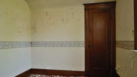 June 2012 - Queen-St.-E.-house9.jpg