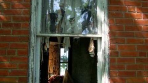 Falling to its Knees - Farmhouse-NE-of-Fergus73.jpg