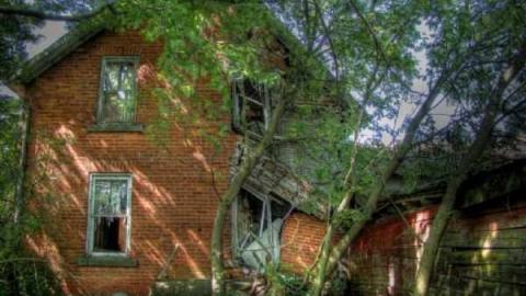 Falling to its Knees - Farmhouse-NE-of-Fergus75.jpg