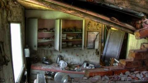 Falling to its Knees - Farmhouse-NE-of-Fergus82.jpg