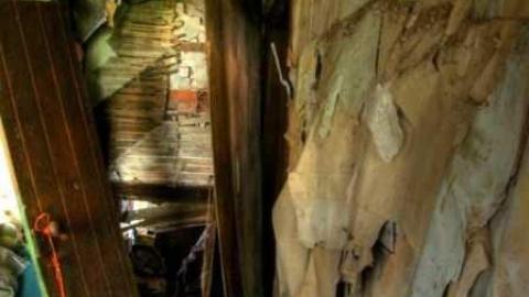 Falling to its Knees - Farmhouse-NE-of-Fergus93.jpg