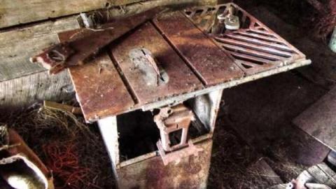 Falling to its Knees - Farmhouse-NE-of-Fergus99.jpg