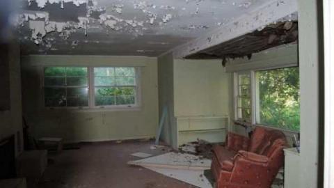 6/12 - Neglected-Manor209.jpg