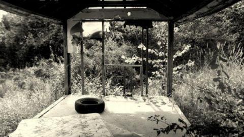 Abandoned Farm Home Near 401 photo 3