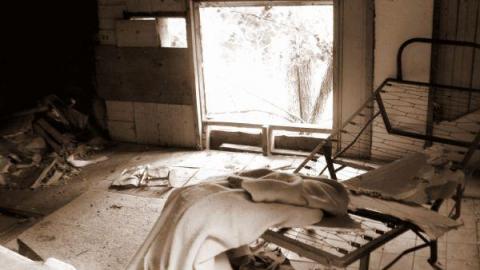 Abandoned Farm Home Near 401 photo 5