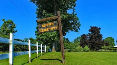 Bradshaw and Myers Cemetery photo 4