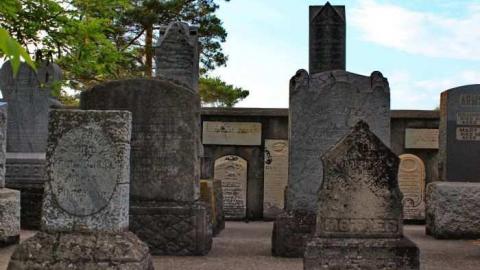 Friends Forever - The-Christian-Church-Cemetery13.jpg