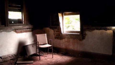 Art is only abandoned - chair_1600x1200.jpg