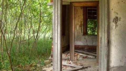 Art is only abandoned - DSC08682_3_4_tonemapped_900x1200.jpg