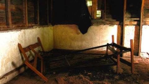 Art is only abandoned - DSC08709_10_11_tonemapped_1600x1200.jpg