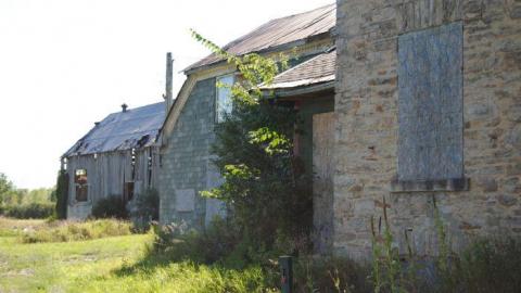 Abandoned on Rideau Ferry photo 2