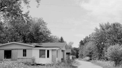 Very Quick Walk Through - Green-Oaks-Trailer-Park14.jpg