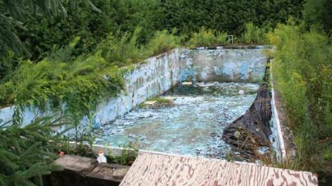 Richmond/Sunningdale House - Neglected-Manor88.jpg