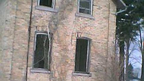 Gallery - Cons-Abandoned-house3.jpg