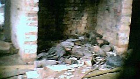 Gallery - Cons-Abandoned-house5.jpg