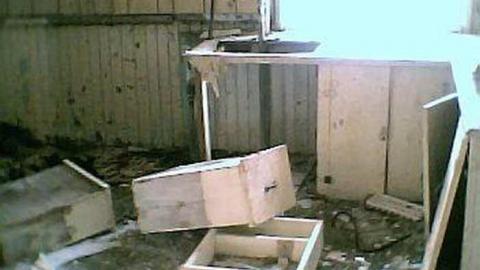 Gallery - Cons-Abandoned-house7.jpg