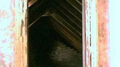 Gallery - Cons-Abandoned-house8.jpg