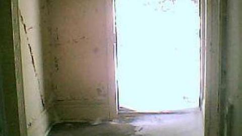 Gallery - Cons-Abandoned-house12.jpg