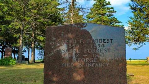 Shady Acre - Hillscreen-Pioneer-Cemetery5.jpg