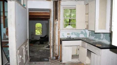 Richmond/Sunningdale House - Neglected-Manor35.jpg