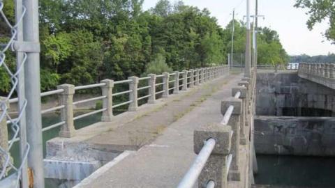 Welland Aqueduct - Abandoned-Half-of-Canal6.jpg