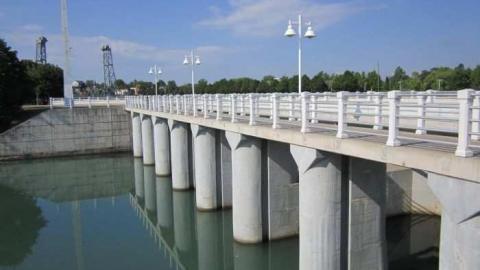 Welland Aqueduct - Abandoned-Half-of-Canal9.jpg