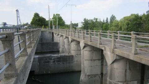 Welland Aqueduct - Abandoned-Half-of-Canal12.jpg