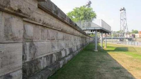 Welland Aqueduct - Abandoned-Half-of-Canal14.jpg