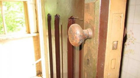 scratched out face - IMG_2100.jpg