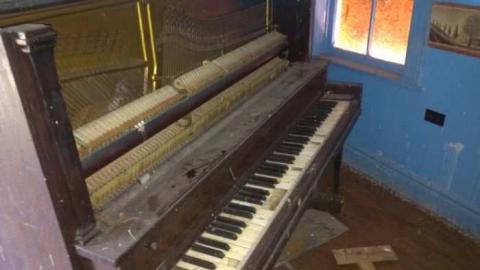 Big red empty - Picture 717.jpg