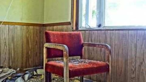 House of a 1000 wasps - Kawartha-Downs-Speedway-House56.jpg