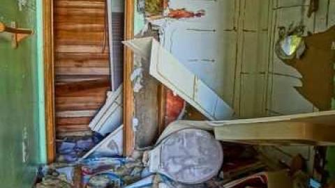 House of a 1000 wasps - Kawartha-Downs-Speedway-House62.jpg