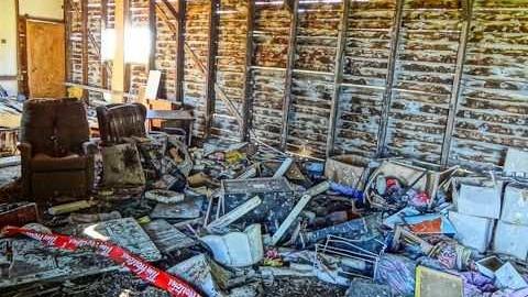 House of a 1000 wasps - Kawartha-Downs-Speedway-House52.jpg