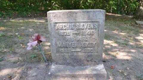 Old Cemetary - Tiny Township - Old-Cemetery19.jpg