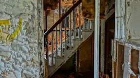 Mold museum - The-One-With-The-Gate22.jpg