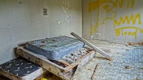 Mold museum - The-One-With-The-Gate4.jpg