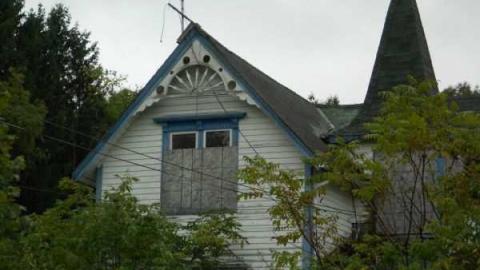Highway 93 Boarded Up House photo 5