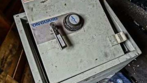 A roofers house - Bathurst-Bungalow9.jpg