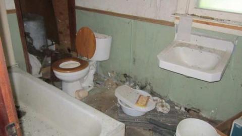 Someone stole the Safe - 104.jpg