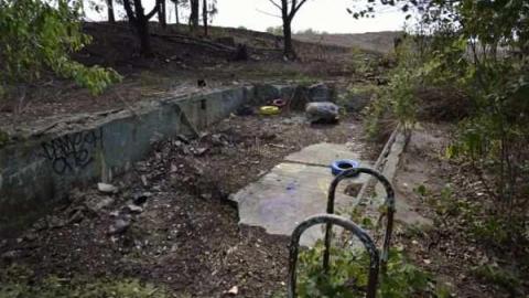 Aug 2012 - Abandoned-Pool20.jpg